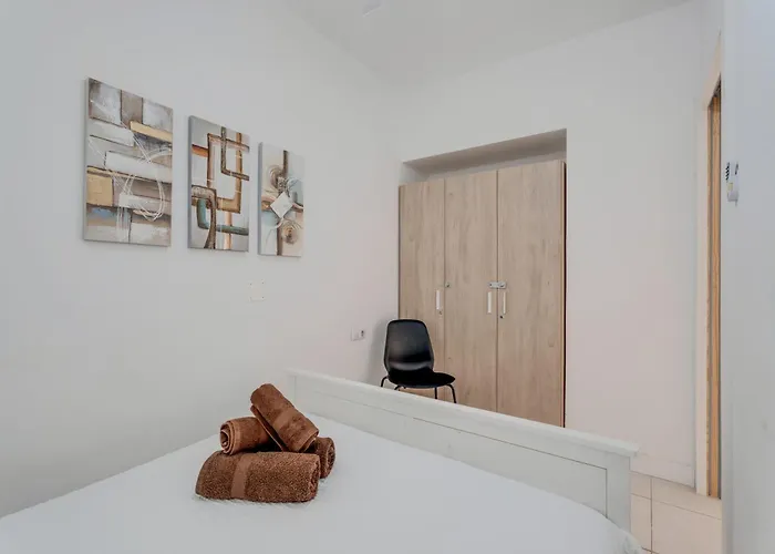 Charming One Bedroom Cristianos Apartmán