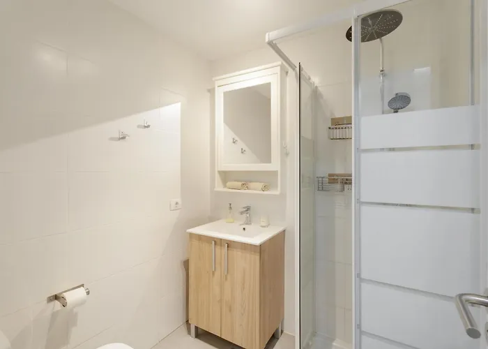 Charming One Bedroom Cristianos Apartmán