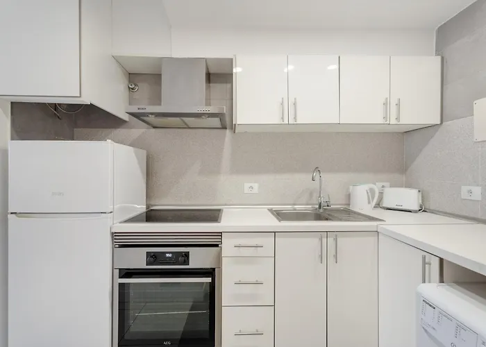 Charming One Bedroom Cristianos Διαμέρισμα *